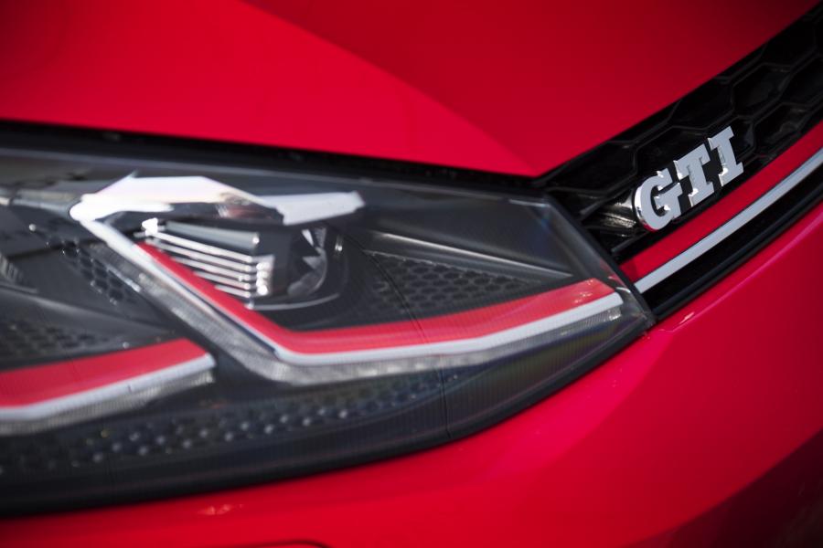 Детали экстерьера Volkswagen Golf GTi 5-Door 2017 года  (UK) (фото 5 из 28)